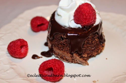 Mini Chocolate Valentine Cakes. Share NOW. #dessert #chocolatedessert #valentinedesserts #eclecticredbarn