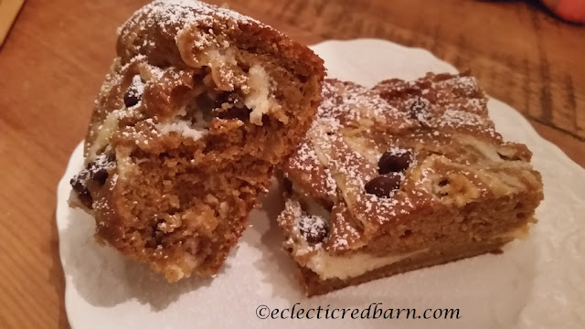 Pumpkin Earthquake Cake. Share NOW. #desserts #pumpkin #cake #eclecticredbarn