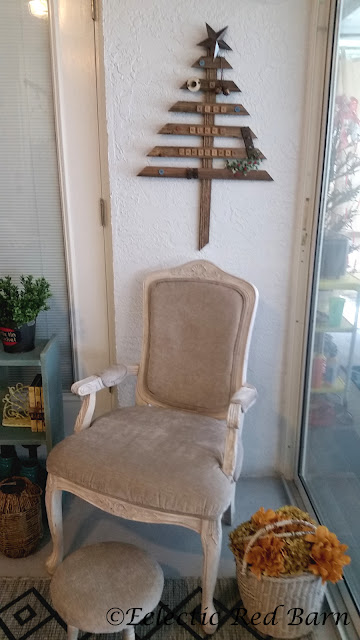 Christmas Wooden Tree. Share NOW. #christmasdecor #woodentree #christmasdecorations #eclecticredbarn