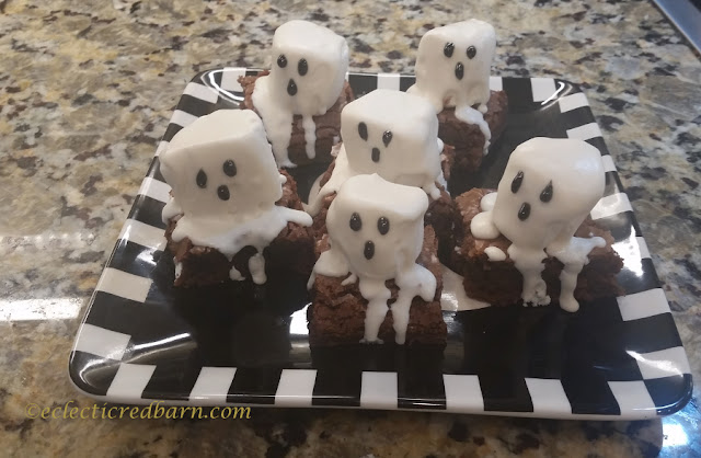 Easy Halloween Treats. Share NOW. #dessert #Halloween #treats #eclecticredbarn