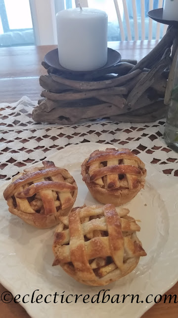 Apple Mini Pies. Share NOW. #pies #minipies #apple #desserts #eclecticredbarn