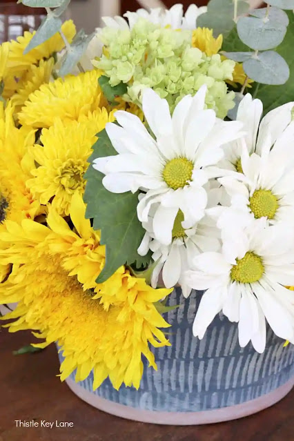 Thursday Favorite Things. Share NOW. #linkyparty. #TFT #thursdaayfavoritethings #eclecticredbarn