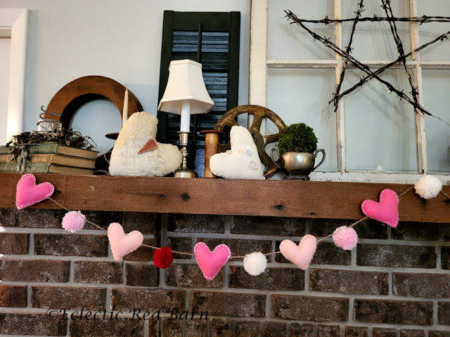 Garland with Felt Hearts. Share NOW. #valentine #valentinedecor #valentine #garland #eclecticredbarn