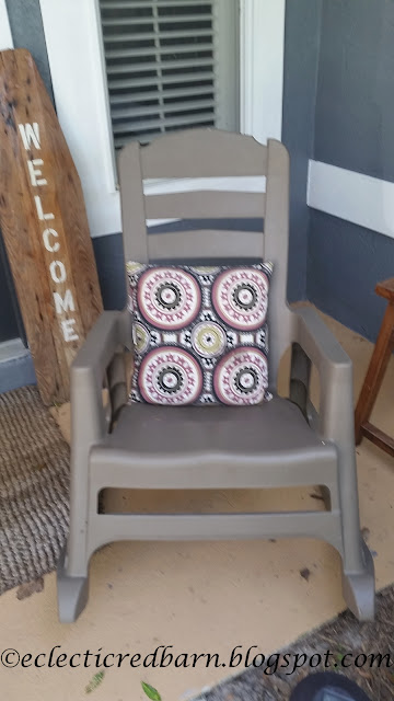 Painting rocking chairs that no longer match the house color
