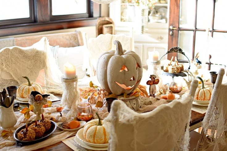 vintage halloween table