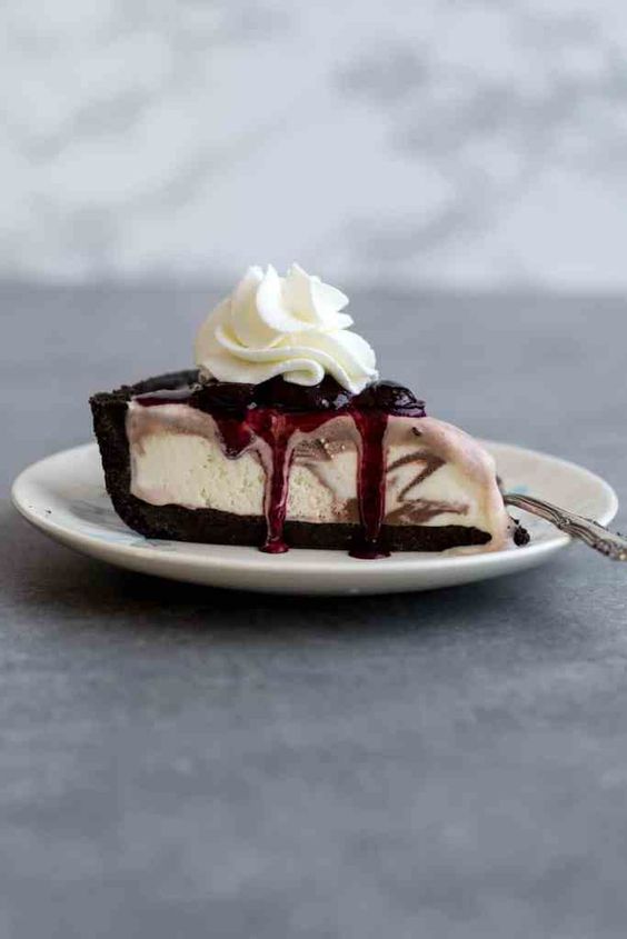 ice cream pie with Oreo cookie crust